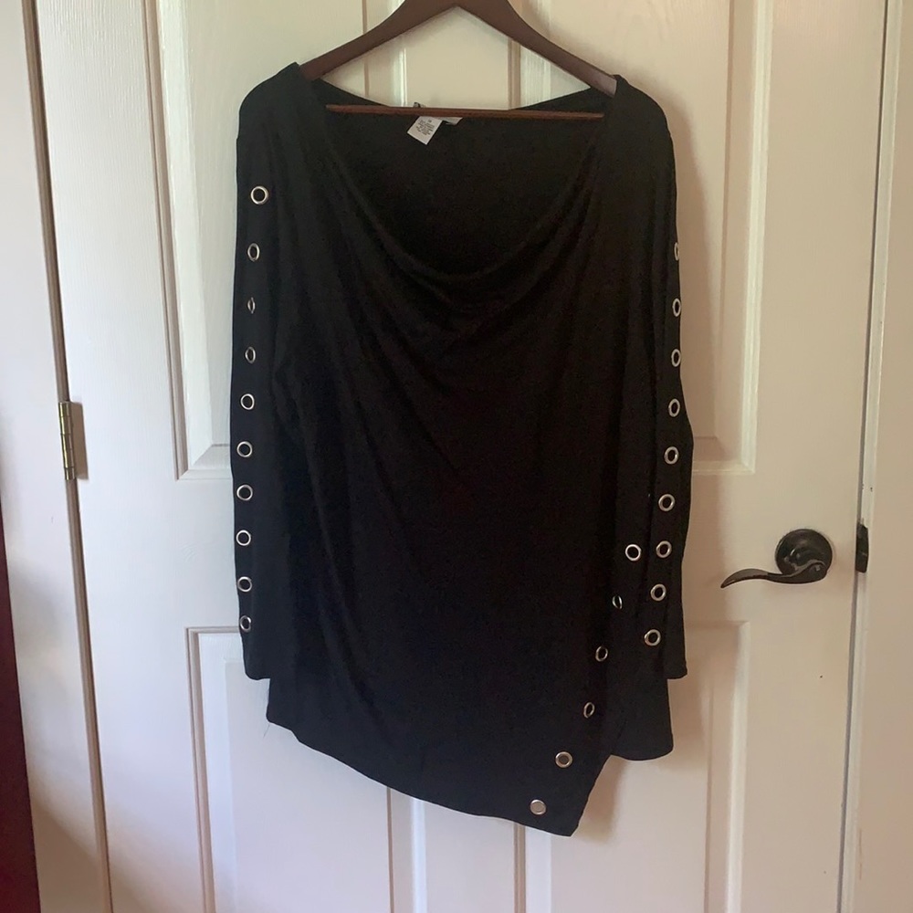 Carmen Rivet Detail Top